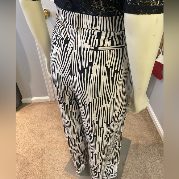 New York & Company Palazzo Black & White Abstract Pattern Wide Leg Dress Pant - Picture 4 of 5